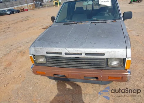 1987 Nissan D21 King Cab из США, поврежденный, VIN 1N6ND16S2HC374352